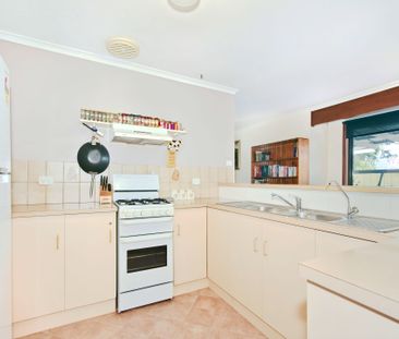 Well Presented Two Bedroom Unit&comma; Great Location&excl; - Photo 1