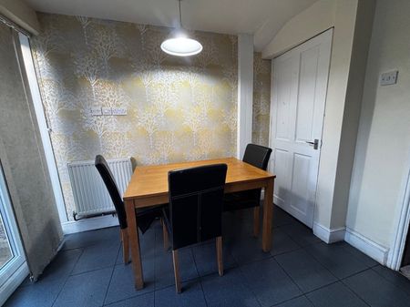 3 bedroom semi-detached house to rent - Photo 5