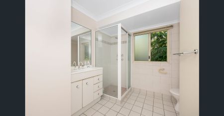 2 BEDROOM UNIT AT THE TOP LEVEL - WALKING DISTANCE TO UNIVERSITY AND HOSPITAL - Photo 5