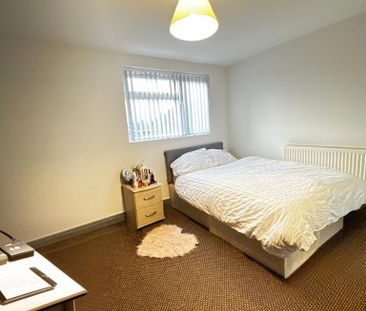 8 bedroom terraced house to rent - Photo 5