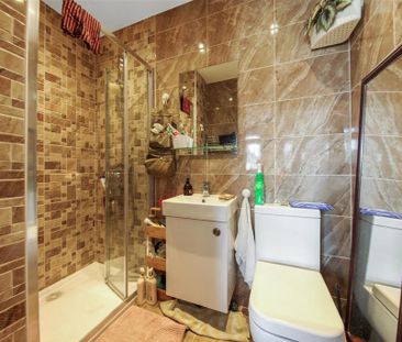 1 bedroom in a house share to rent - Photo 6