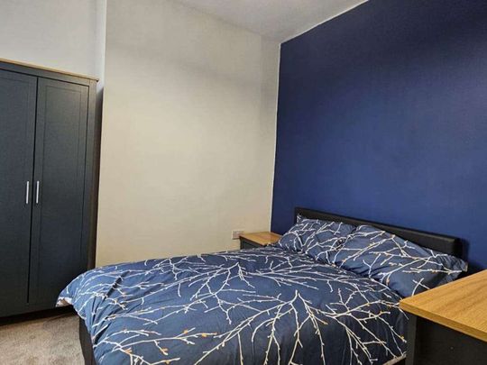 Newly Refurbished 4-Bed House Share In L21! Room 3 - Photo 1