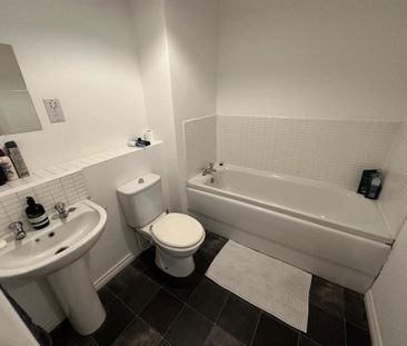 2 bedroom flat to rent - Photo 4