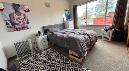 Partially furnished, rent includes gardening. - Photo 2