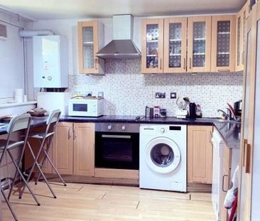 Room in a Shared Flat, Frensham Drive, SW15 - Photo 3