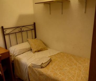 Carrer de Puiggarí, Barcelona, Catalonia 08014 - Photo 2