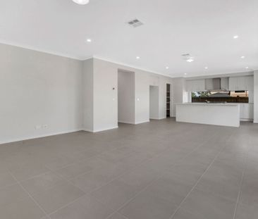 SPACIOUS, LIGHT & BRIGHT FAMILY HOME - Photo 1