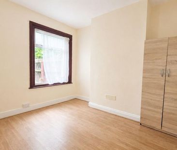 4 bedroom terraced house to rent - Photo 2