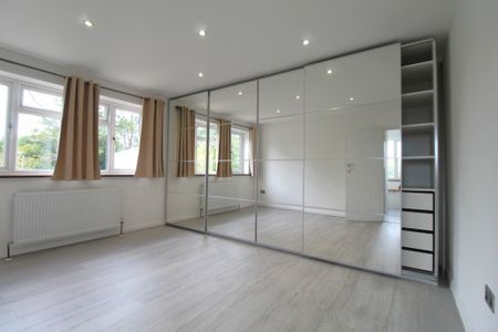 3 bedroom Detached house to rent - Photo 3