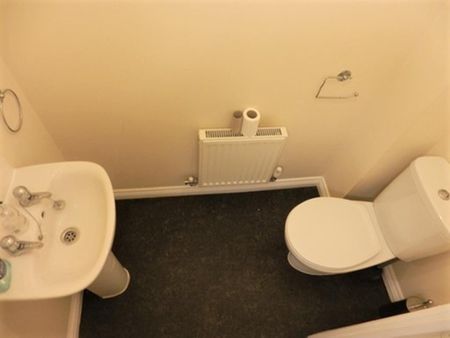 1 bedroom in a house share to rent - Photo 4