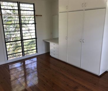 CONVENIENTLY LOCATED FAMILY HOME WITH LARGE YARD - Photo 2