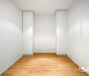 STUNNING APARTMENT WITH SKYLINE VIEWS - UNFURNISHED - Photo 1
