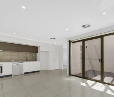 Perfectly Positioned in St Clair – Spacious, Modern & Convenient - Photo 3