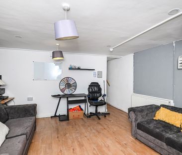 House Share to rent - Rochester Street, Chatham, ME4 - Photo 1