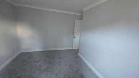 6 bedroom bungalow to rent - Photo 2