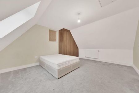 6 bedroom detached house to rent - Photo 2