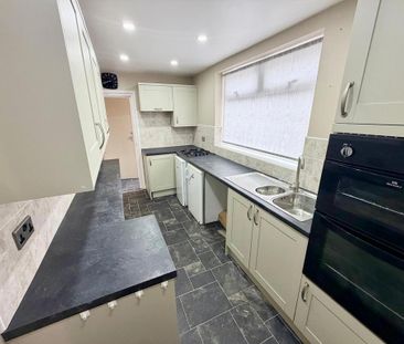 3 bedroom semi-detached house to rent - Photo 6