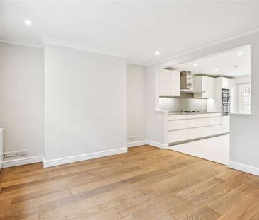 Beautifully finished throughout, this three bedroom townhouse is tu... - Photo 3