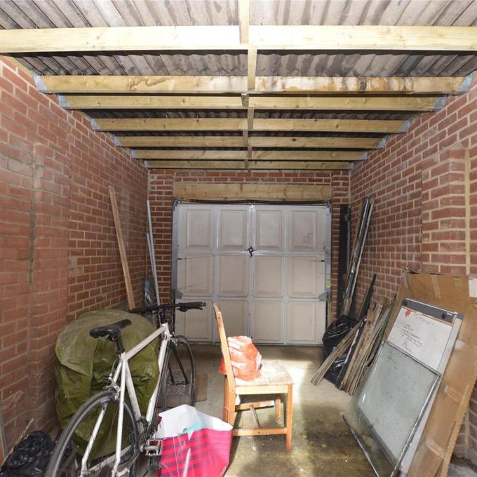 2 bedroom end of terrace house to rent - Photo 1