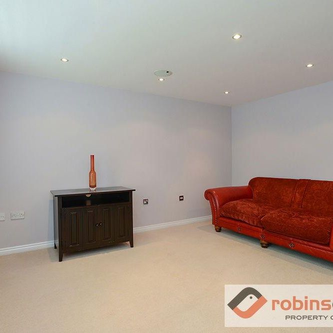 2 bedroom ground floor flat to rent - Photo 1