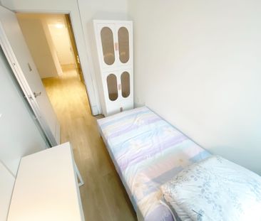 For Lease - 127 Broadway Avenue Unit# 704 Room#4, Toronto, Ontario - Photo 2