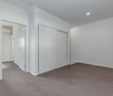 Brand new, beautifully designed townhouse! - Photo 3