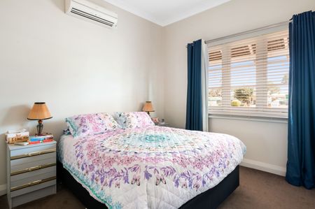 FULLY FURNISHED IN PICCADILLY! - Photo 3