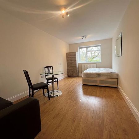 Studio to rent - Photo 4