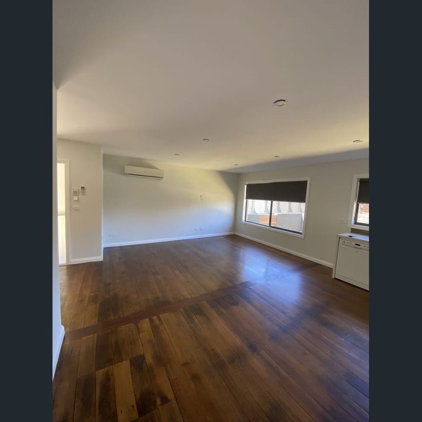 Fully Renovated Villa - Photo 1