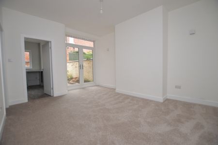 2 Bedroom Terraced House - Photo 2