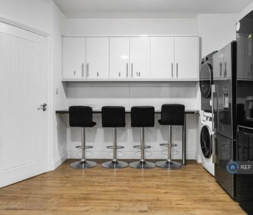 1 bedroom in a house share to rent - Photo 5