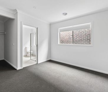 Sophisticated Living in Modern Home - Photo 2