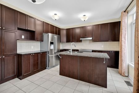 For Lease - 372 Antigonish Avenue, Orleans - Cumberland and Area, Ontario - Photo 3