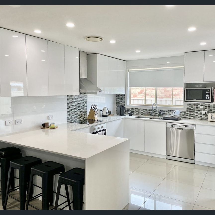 Sought after location - 3 Bedroom Duplex - Photo 1