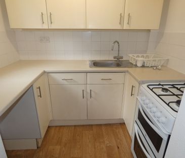 1 bed House - To Let - Photo 3