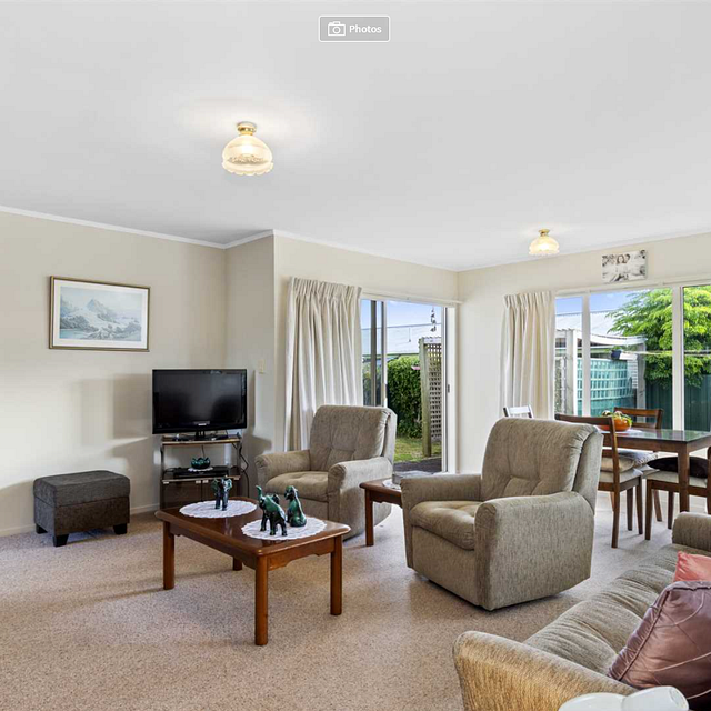 Great location - bright and sunny - Photo 1