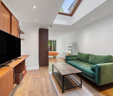 Studio Flat, Kingsland Road, E8 - Photo 1