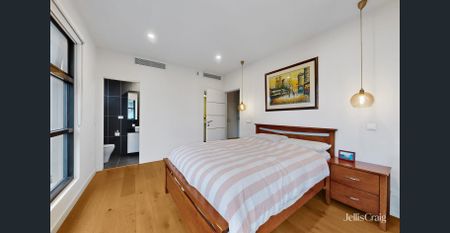 Modern Sophistication - Photo 3