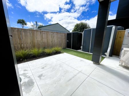 Modern 2-Bedroom Townhouse for Rent in Wainuiomata - Photo 5