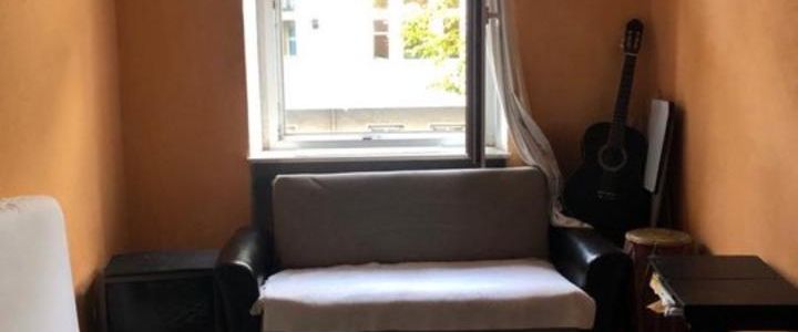 Ich biete ein gut gelegenes Zimmer an. - Foto 1