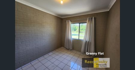 One-Bedroom Granny Flat *Water + Lawns Inclusive* - Photo 2