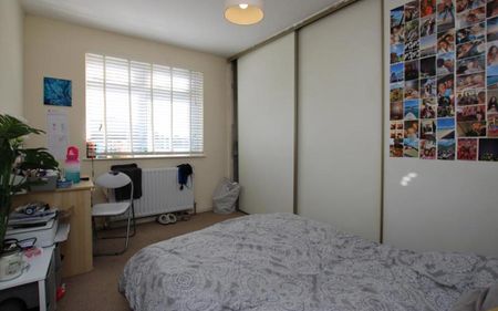 *** STUDENT PROPERTY *** A large four bedroom student home in Filton. Available on a furnished basis in August. Bills excluded. - Photo 4