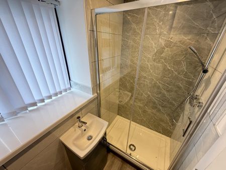 3 bedroom apartment to rent - Photo 3