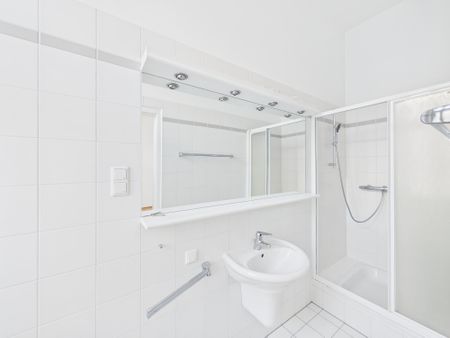 Charmante Altbauwohnung mitten im vierten Bezirk, 6 Zimmer, 3 Bäder - Photo 2