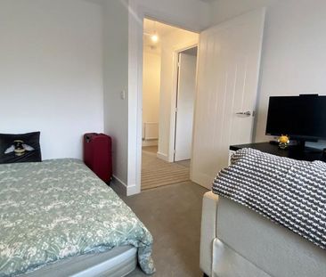 3 bedroom end of terrace house to rent - Photo 3