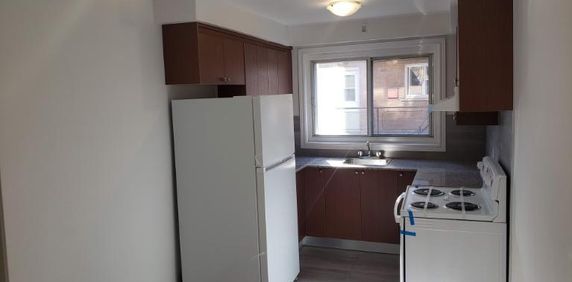 2 CH - 1 SDB - Saint-Laurent - $1,400 /mo - Photo 2