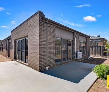 Vibrant and Contemporary Home in Perfect Location! - Photo 1