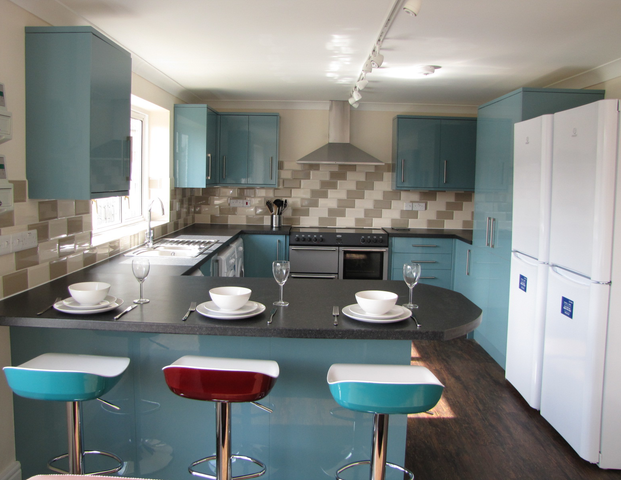 West Wycombe Road Room 1 - Photo 1