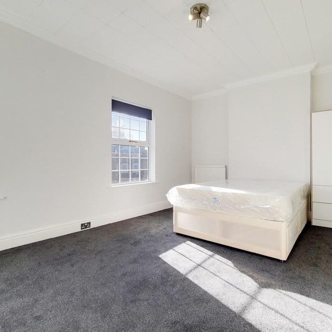 1 bedroom in a house share to rent - Photo 1