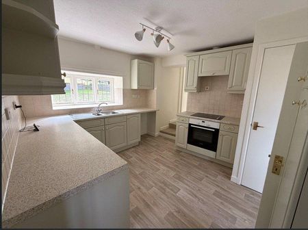 4 bedroom detached house to rent - Photo 5